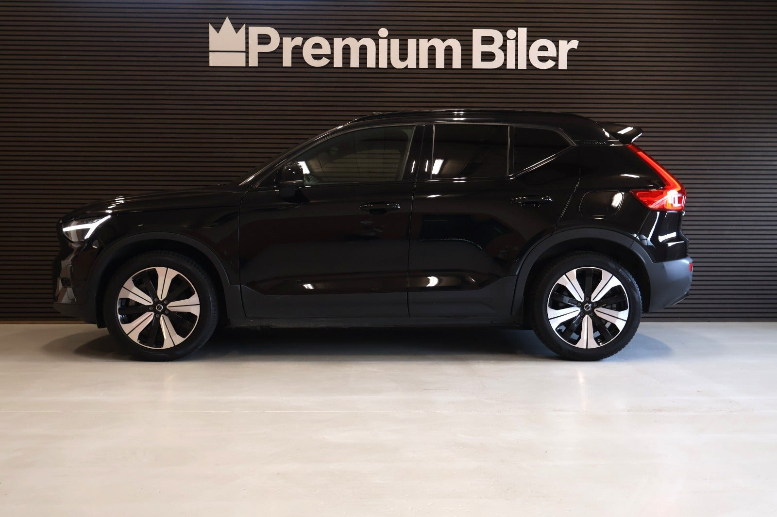 Sort Volvo XC40 fra 2023
