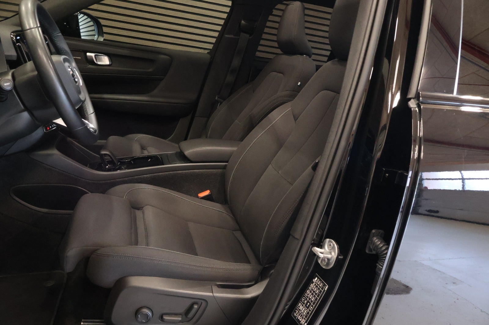 Sort Volvo XC40 fra 2023
