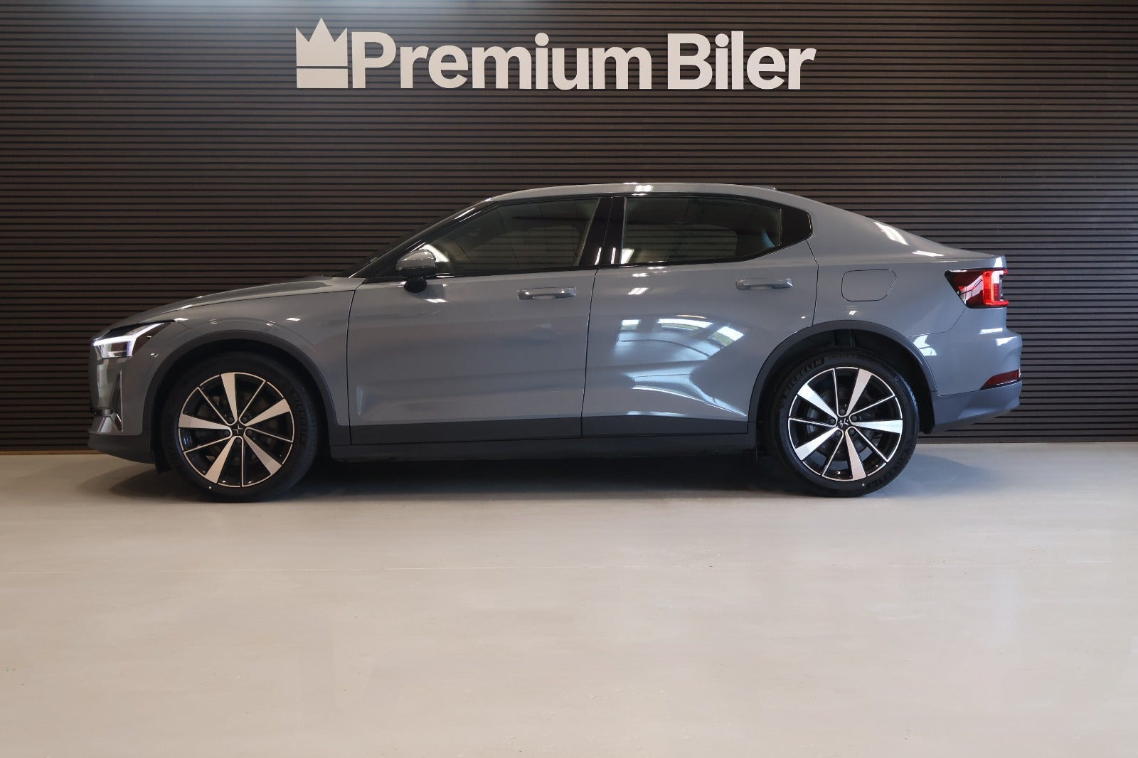 Grå Polestar 2 fra 2022
