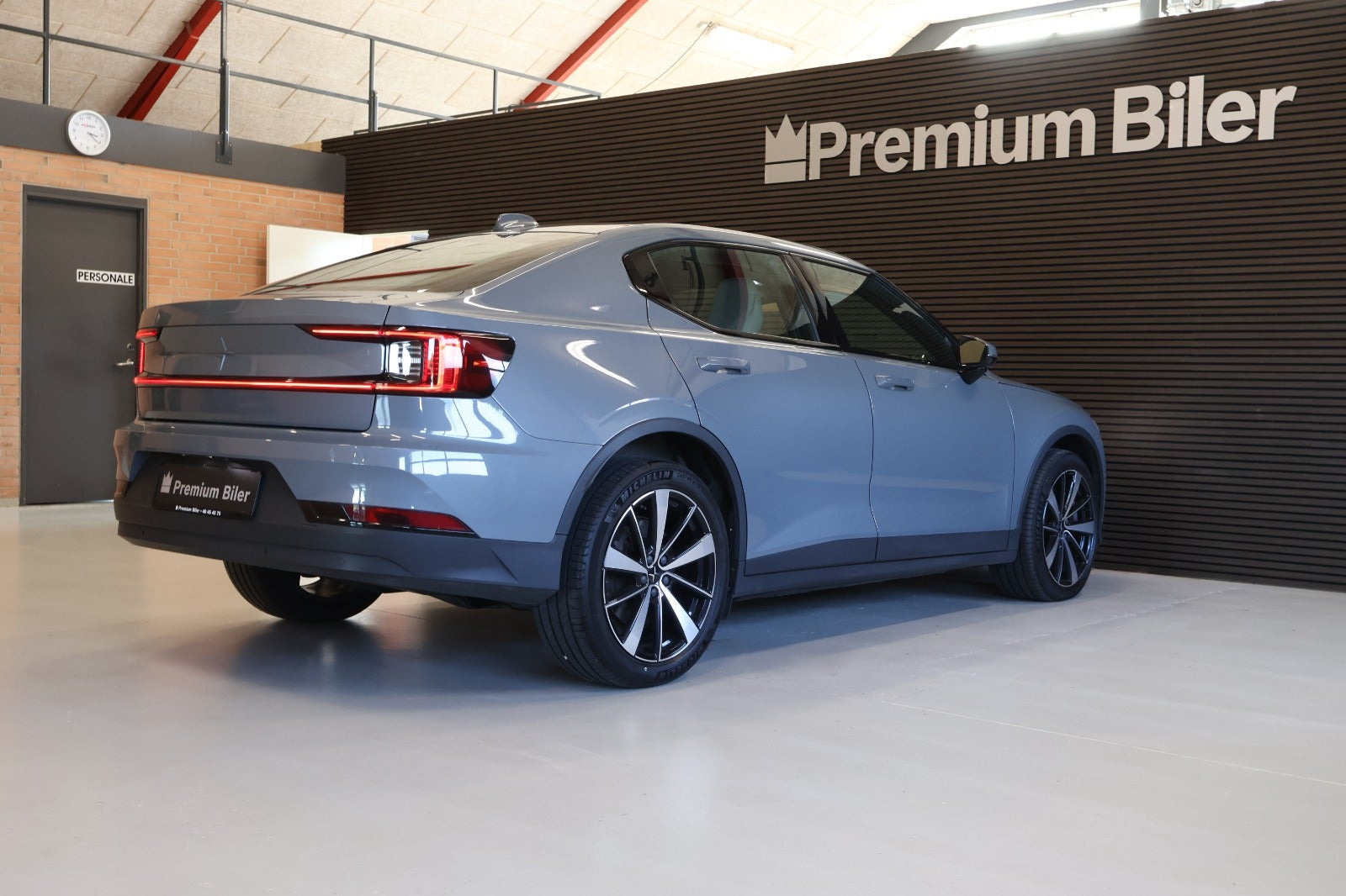 Grå Polestar 2 fra 2022