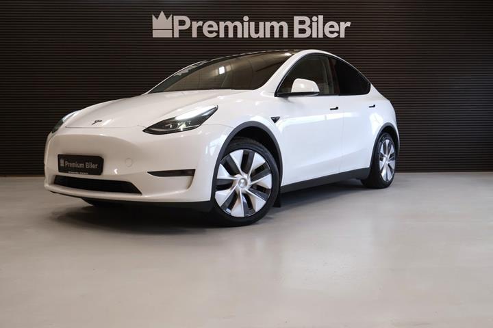 Hvid Tesla Model Y fra 2023