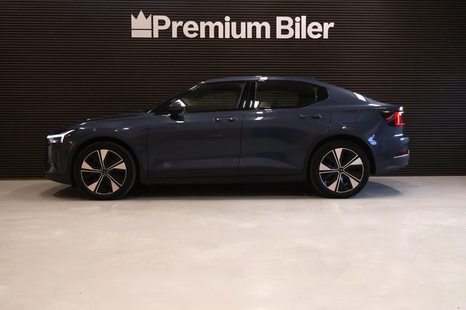 Blå Polestar 2 fra 2023