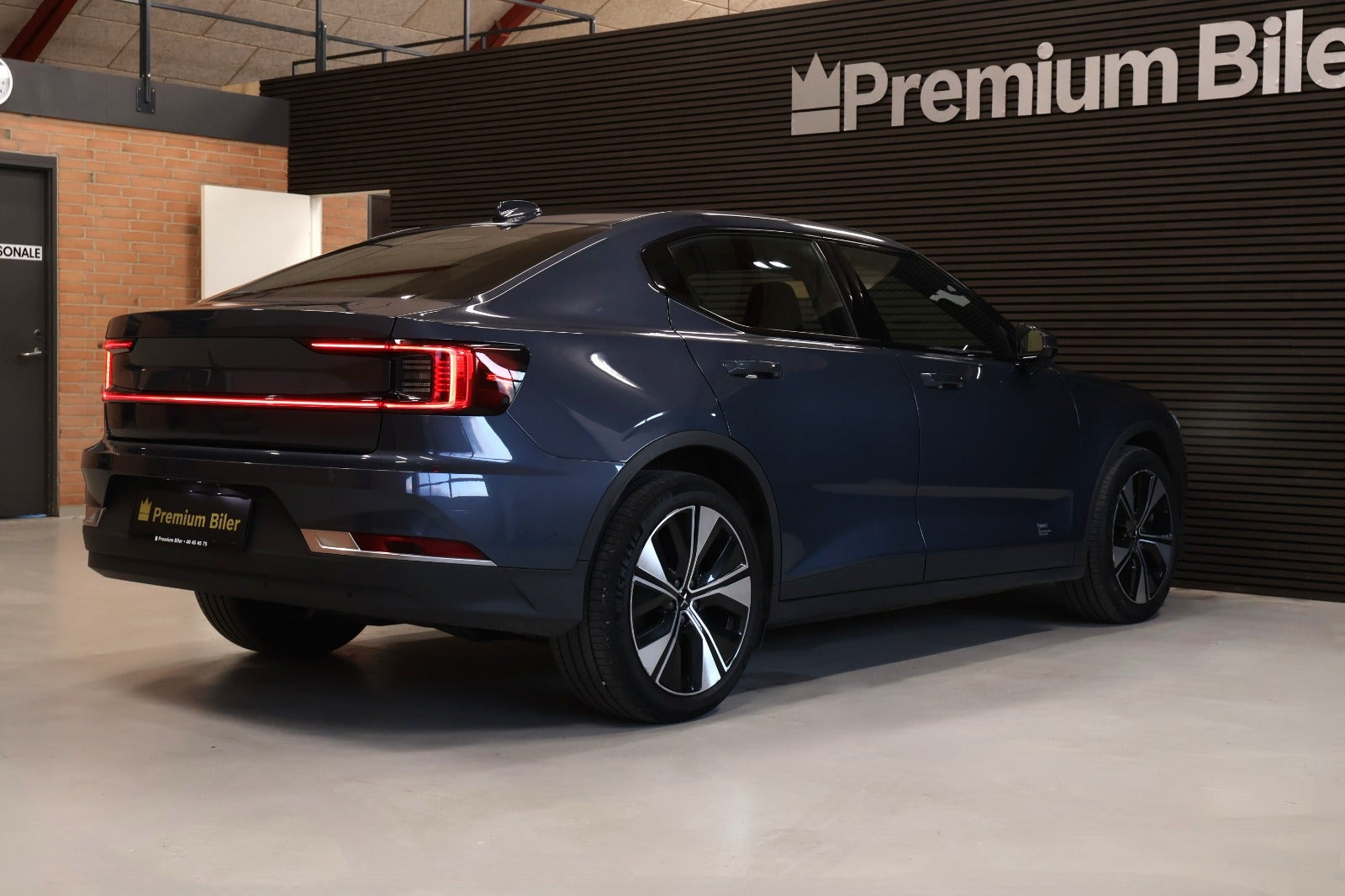 Blå Polestar 2 fra 2023