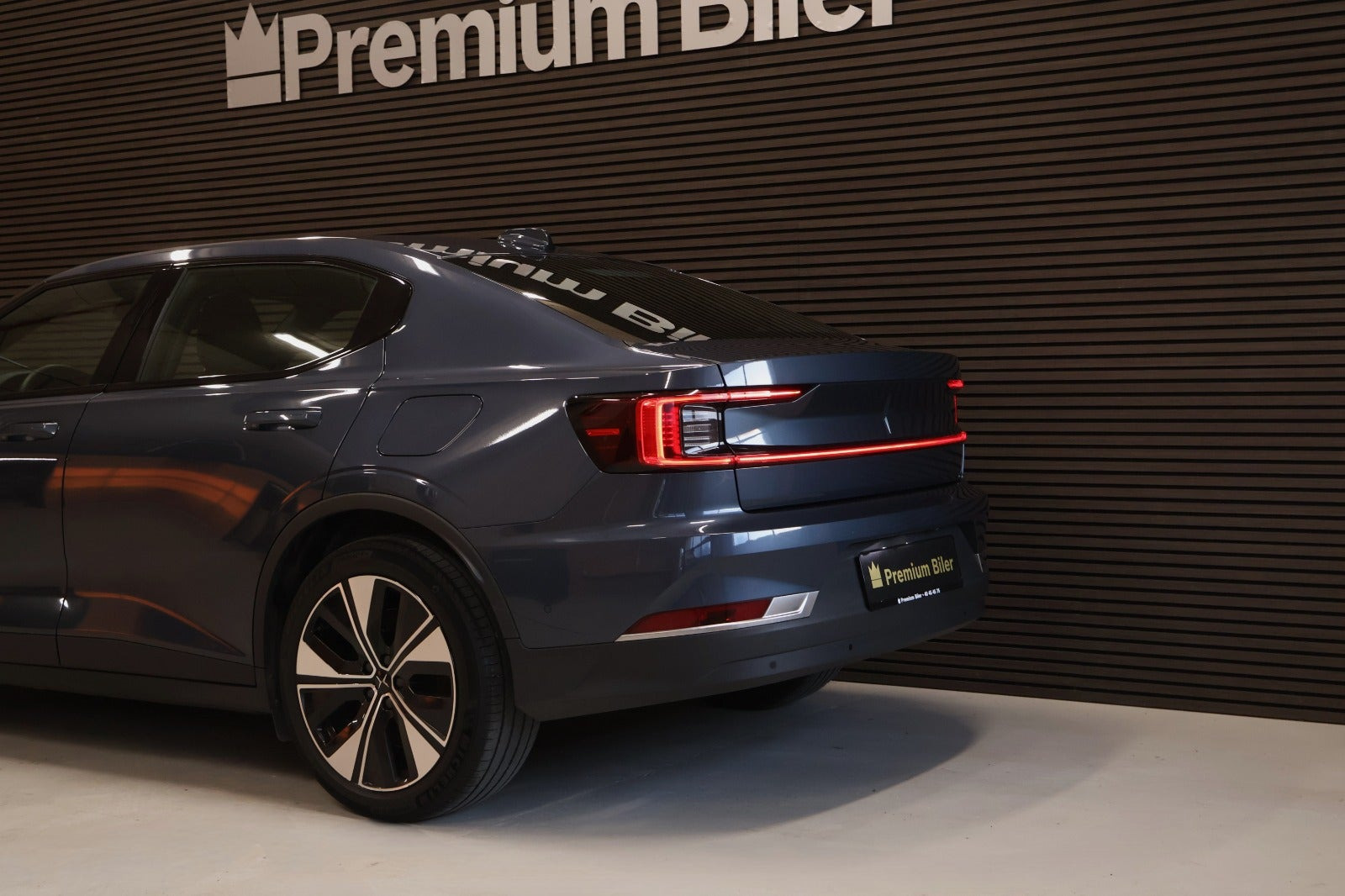 Blå Polestar 2 fra 2023