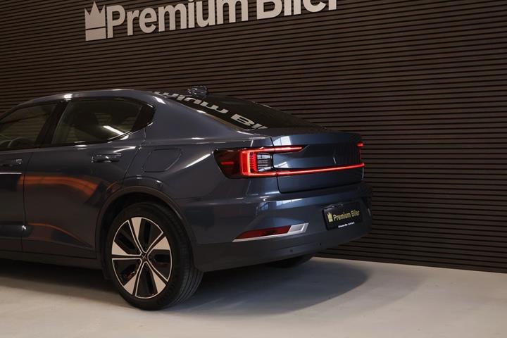 Blå Polestar 2 fra 2023