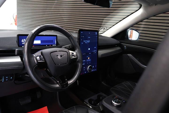 Sort Ford Mustang Mach-E fra 2022
