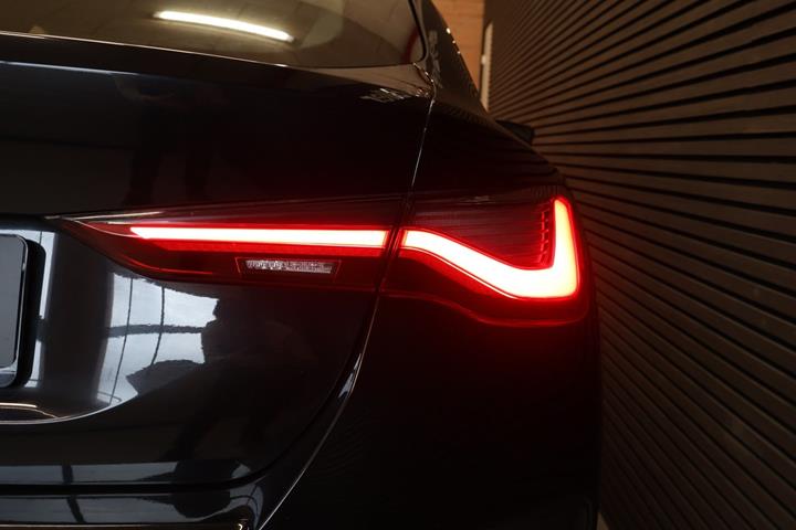 Sort BMW i4 fra 2024