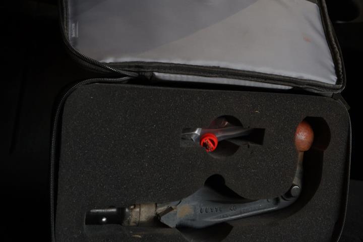 Sort Tesla Model Y fra 2023