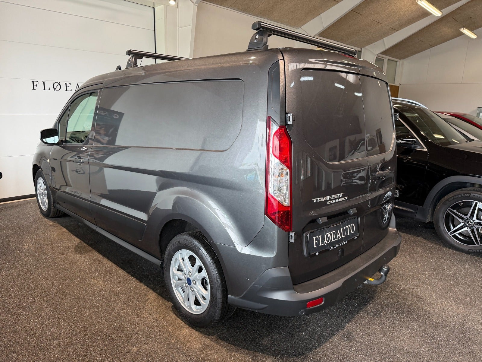 Grå Ford Transit Connect fra 2022