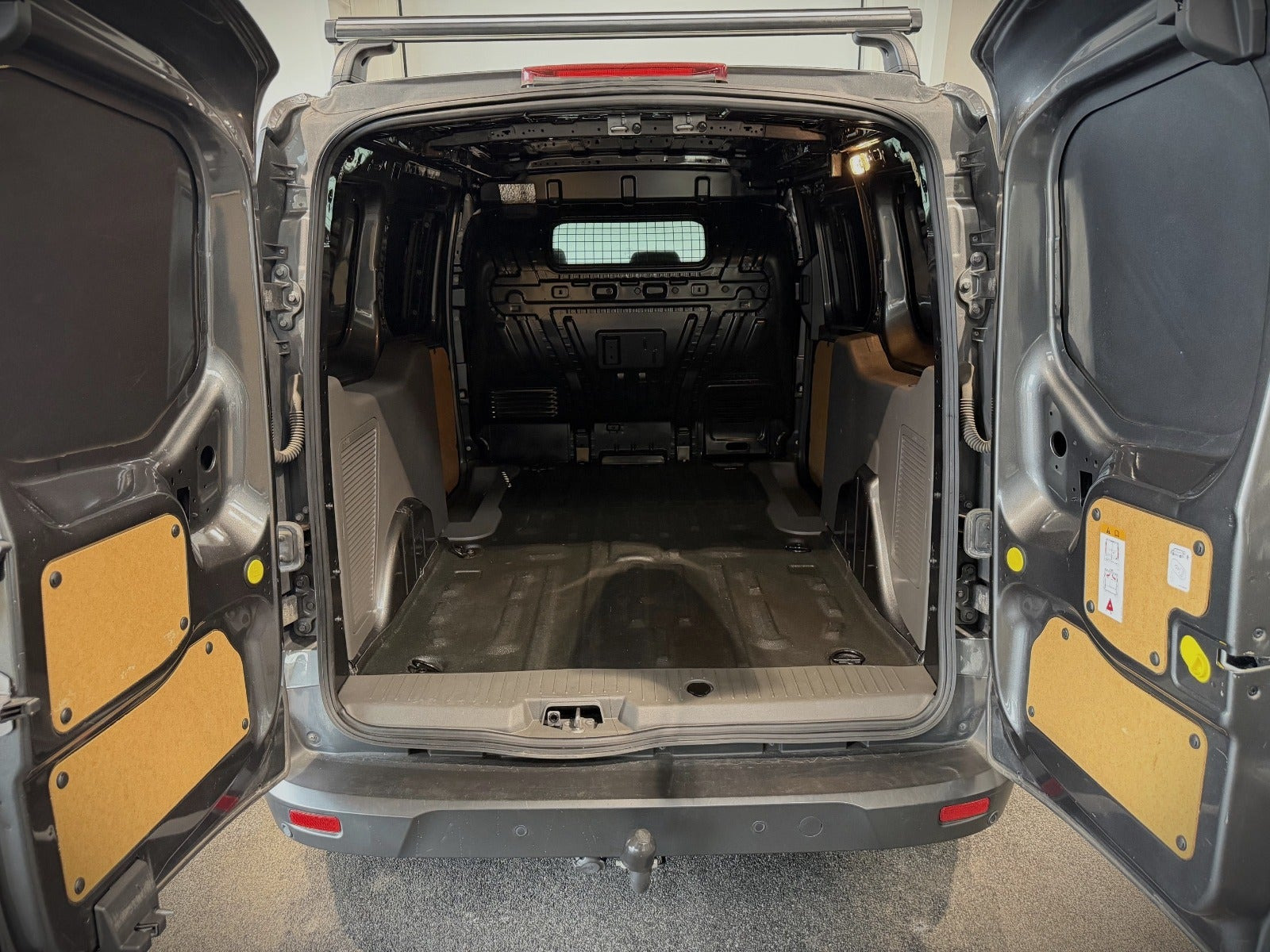 Grå Ford Transit Connect fra 2022