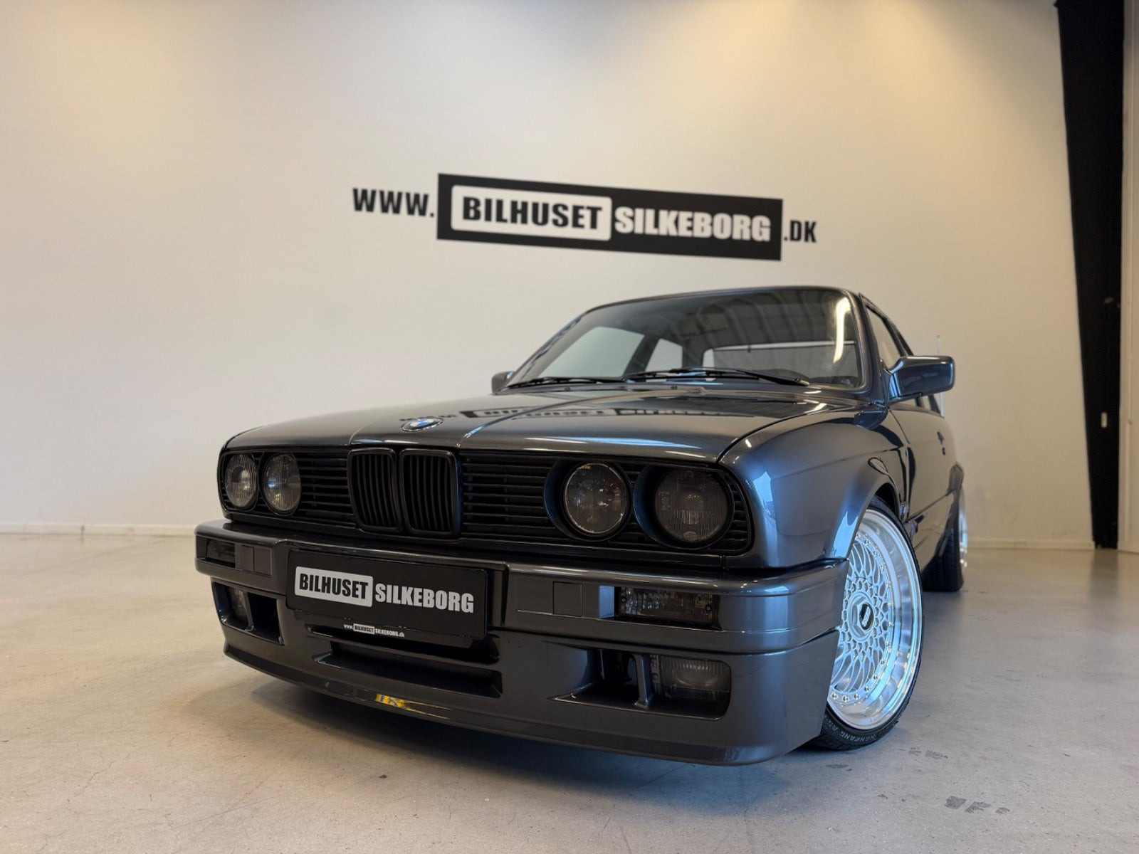undefined BMW 320i fra 1990