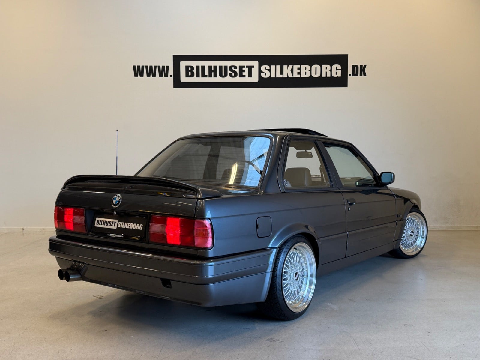 undefined BMW 320i fra 1990
