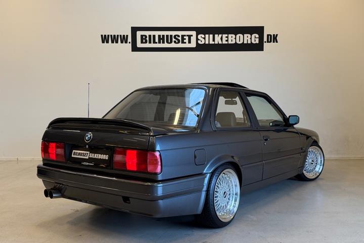 undefined BMW 320i fra 1990