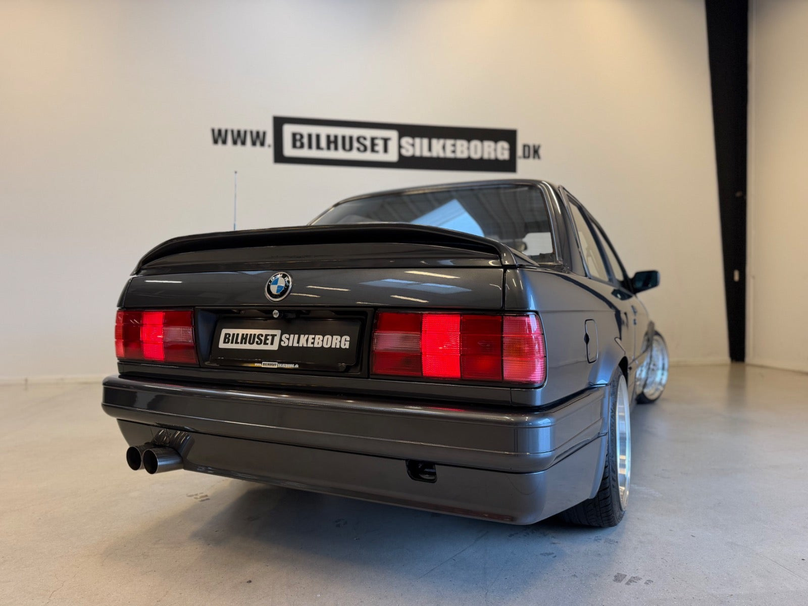 undefined BMW 320i fra 1990