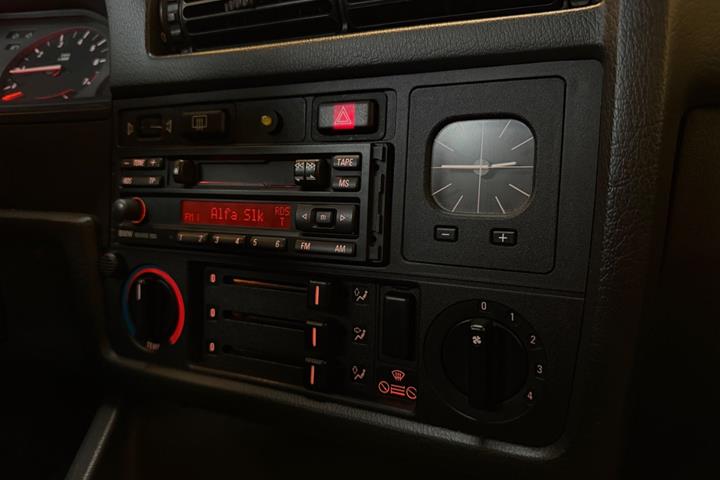 undefined BMW 320i fra 1990