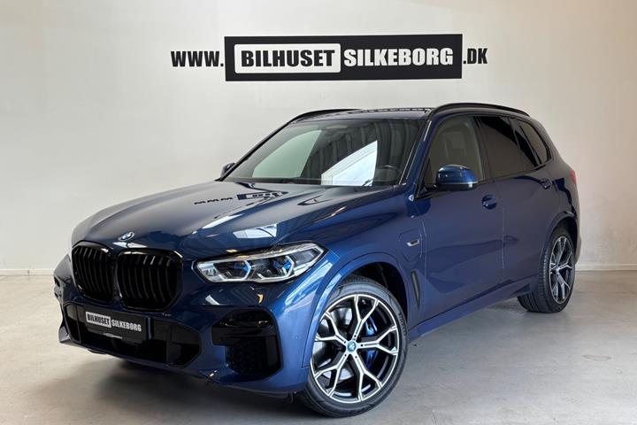 Blå BMW X5 fra 2022