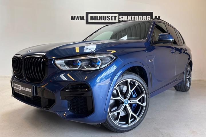 Blå BMW X5 fra 2022