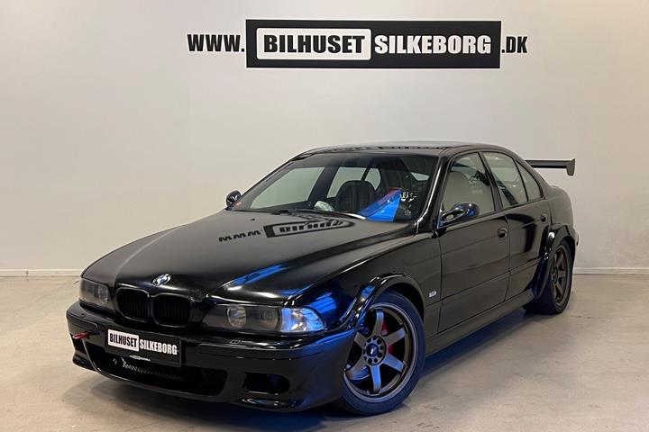 Sort BMW M5 fra 2000