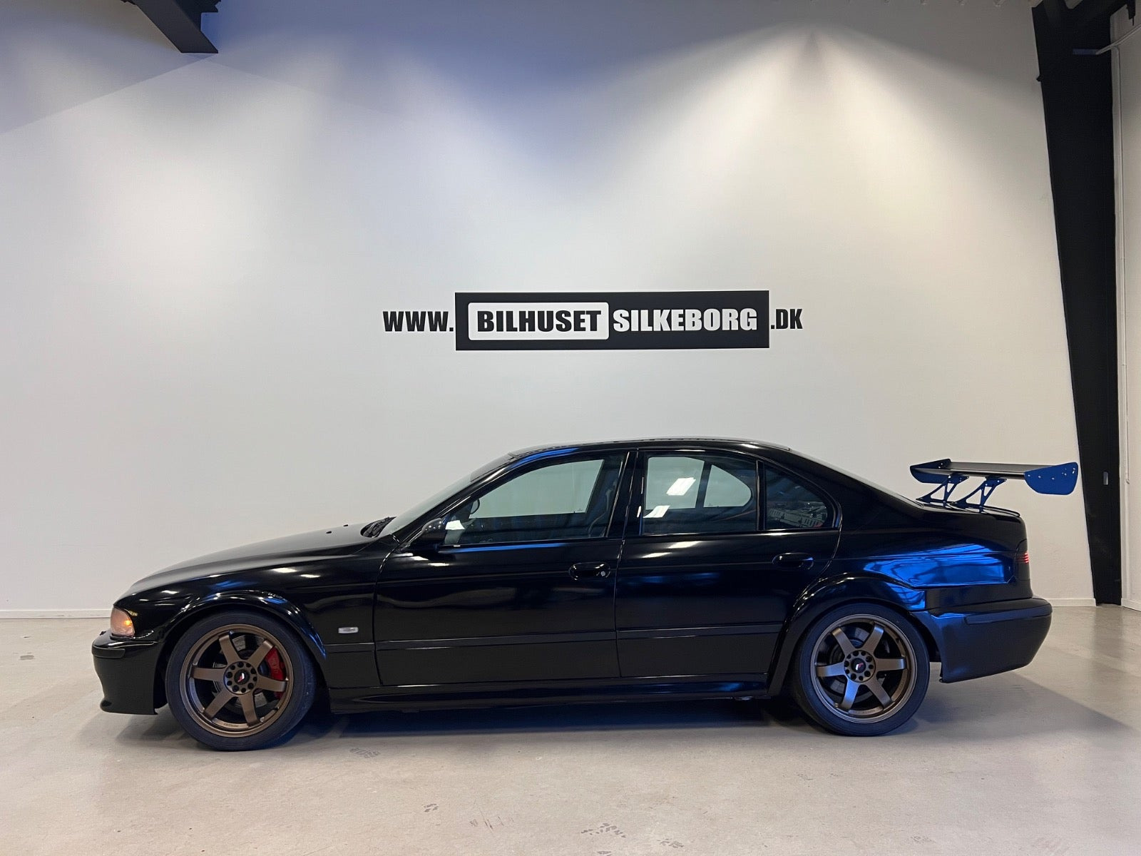 Sort BMW M5 fra 2000