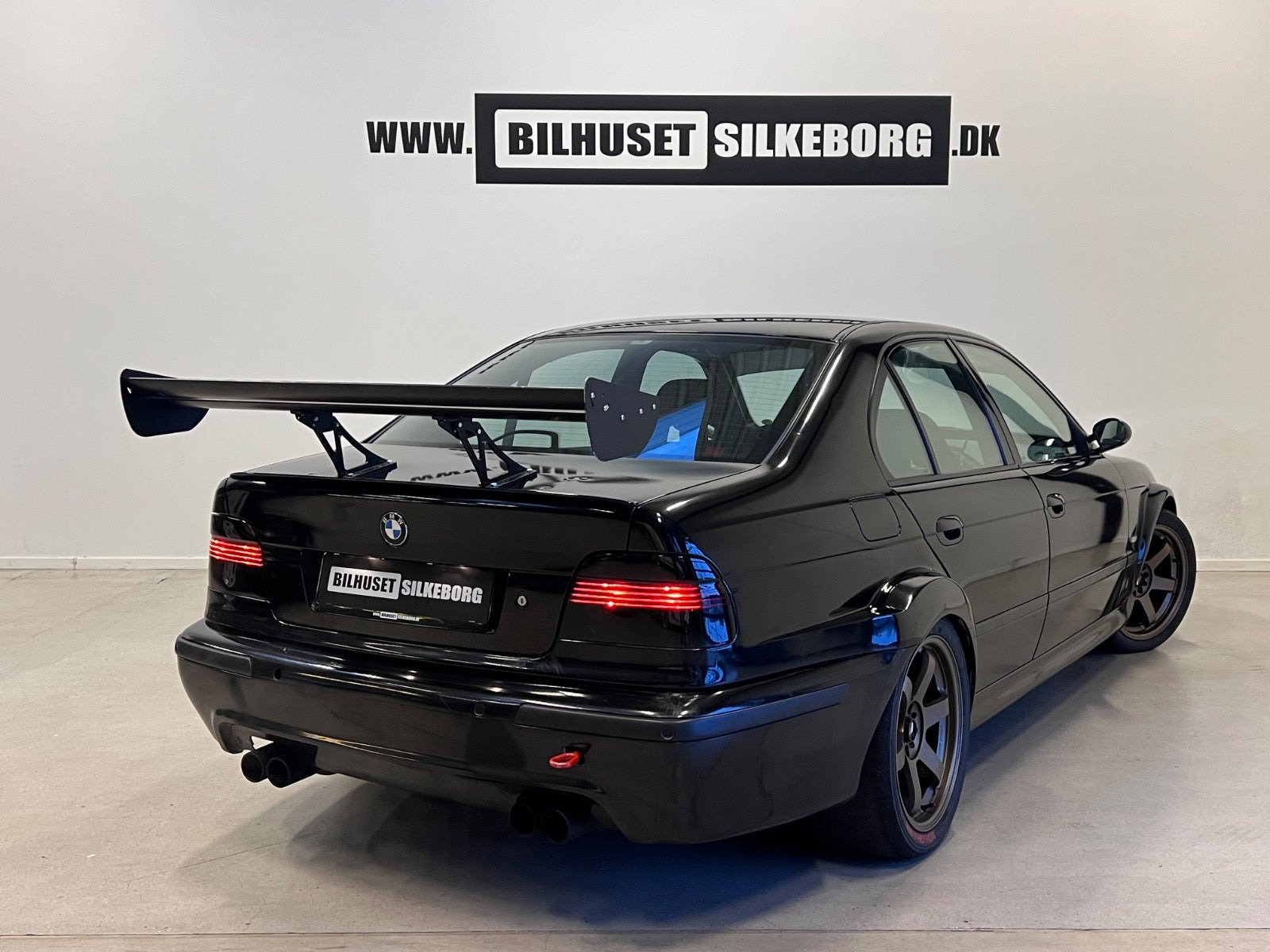 Sort BMW M5 fra 2000
