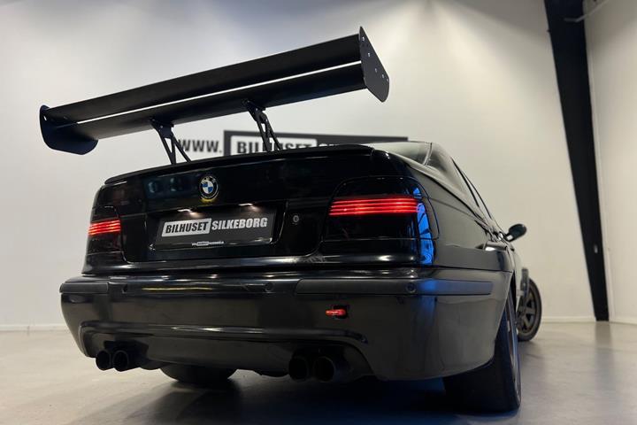 Sort BMW M5 fra 2000