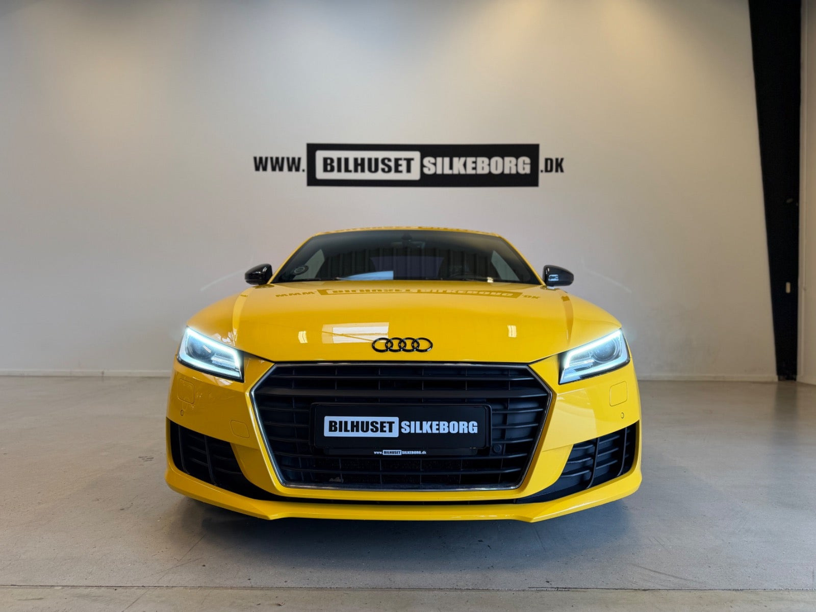 Gul Audi TT fra 2016