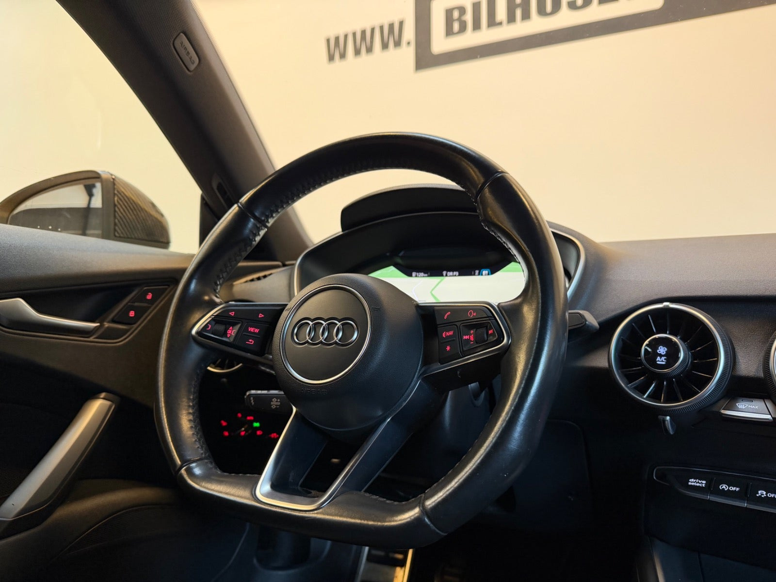 Gul Audi TT fra 2016