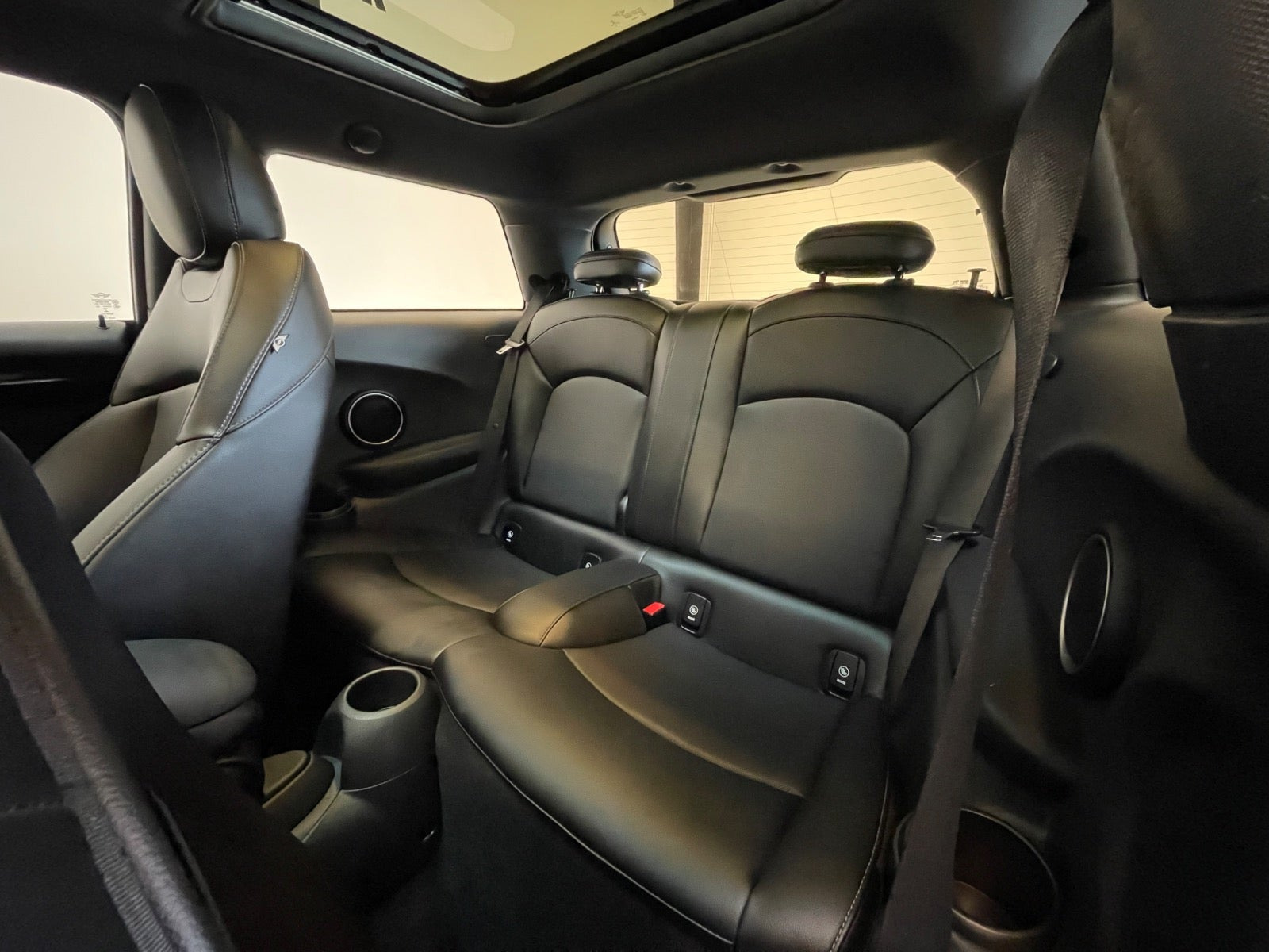 Hvid Mini Cooper S fra 2015