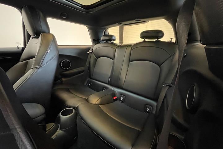 Hvid Mini Cooper S fra 2015
