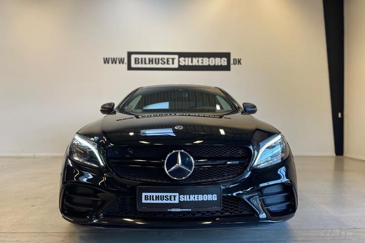 Rød Mercedes C43 fra 2019