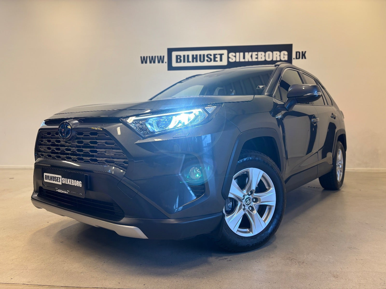 Sort Toyota RAV4 fra 2020
