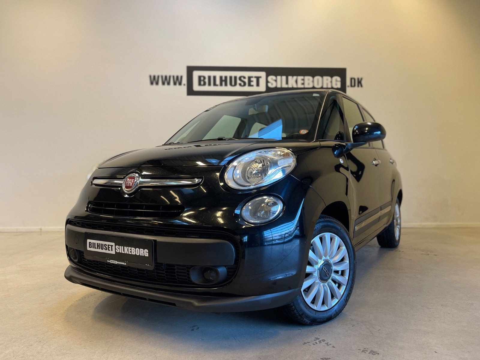 Grå Fiat 500L fra 2014
