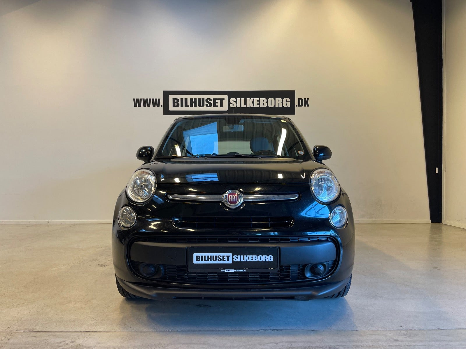 Grå Fiat 500L fra 2014