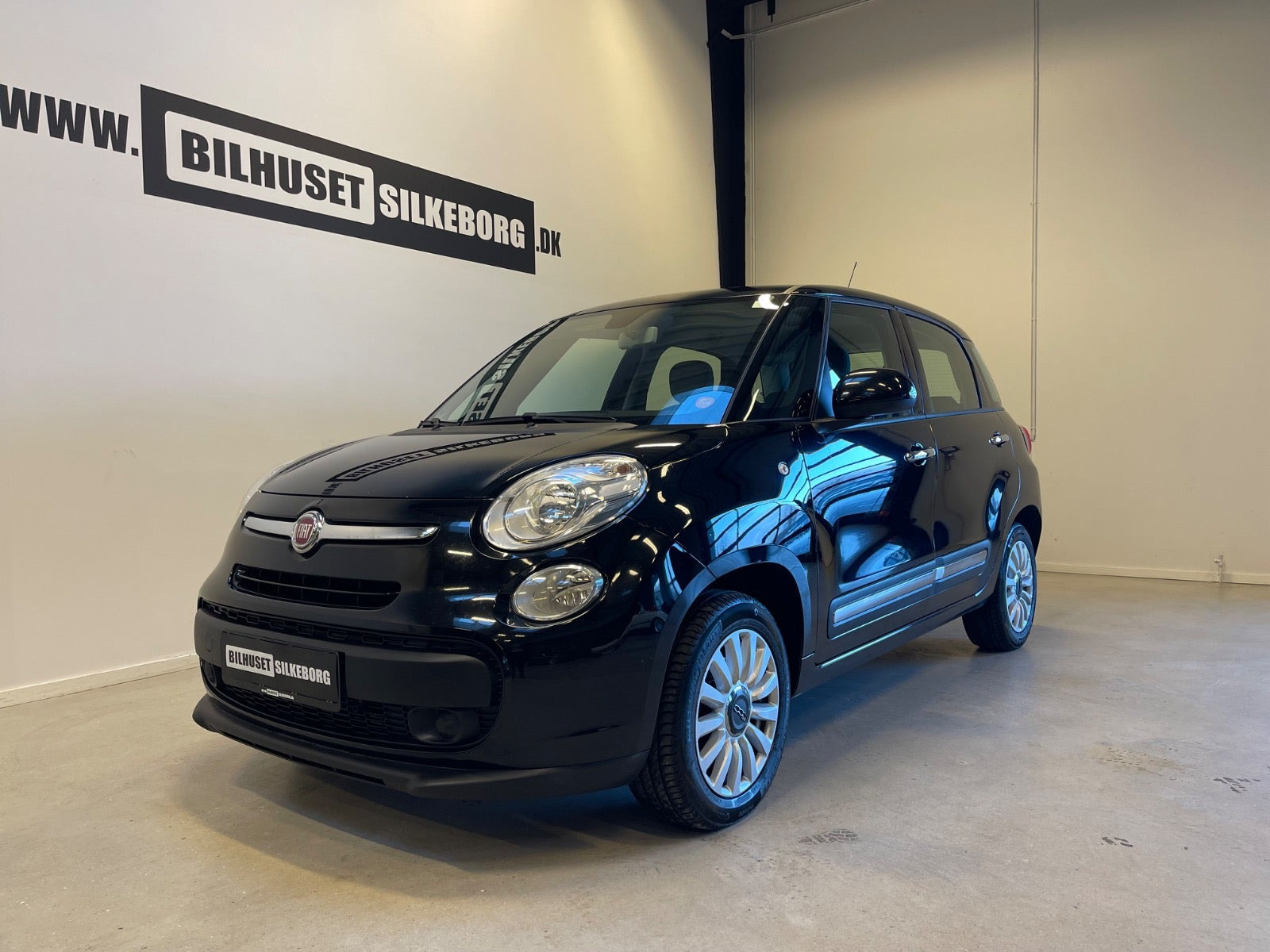 Grå Fiat 500L fra 2014