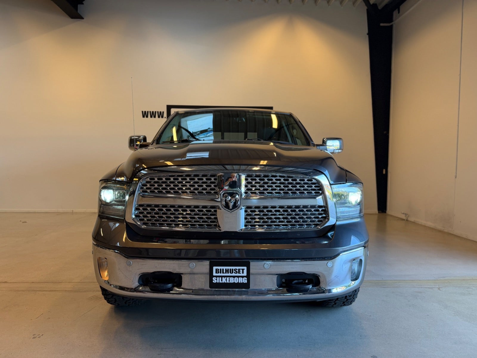 Grøn Dodge RAM 1500 fra 2018