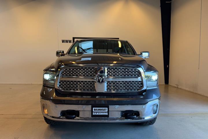Grøn Dodge RAM 1500 fra 2018