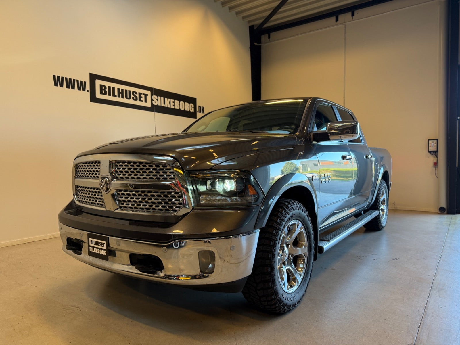 Grøn Dodge RAM 1500 fra 2018