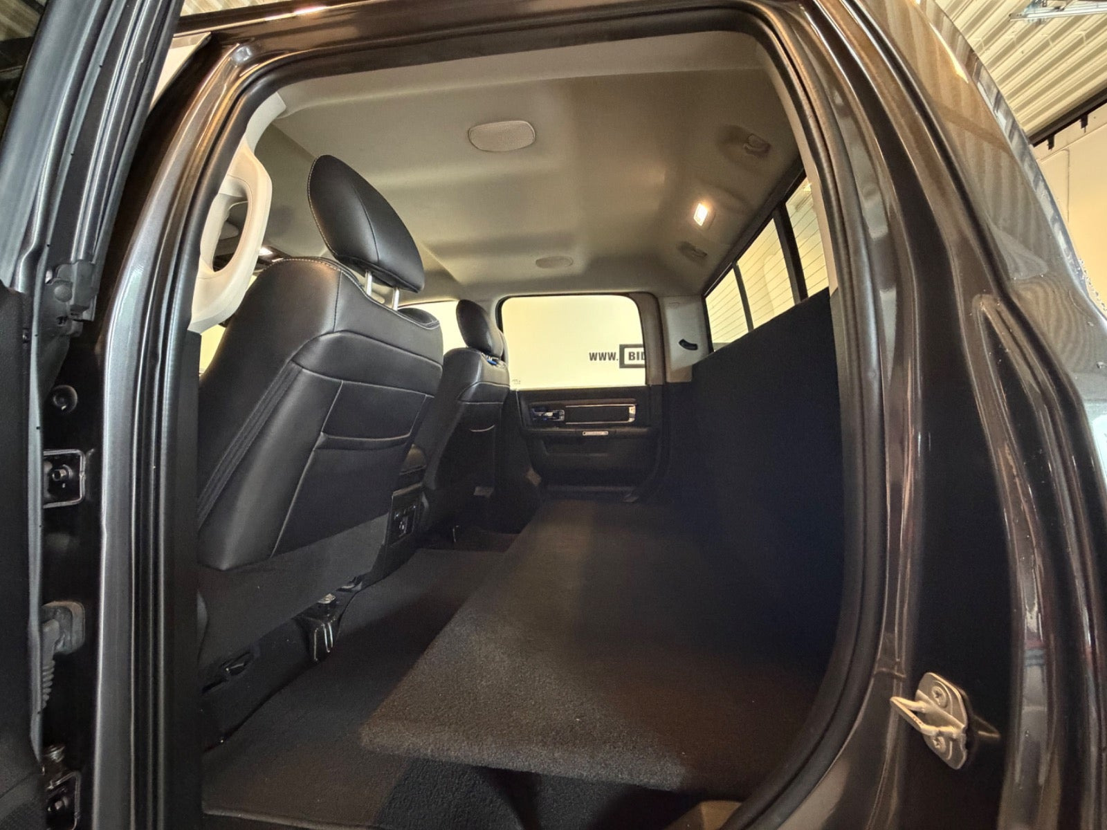 Grøn Dodge RAM 1500 fra 2018