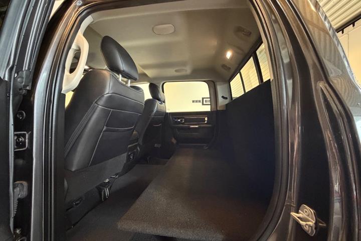 Grøn Dodge RAM 1500 fra 2018