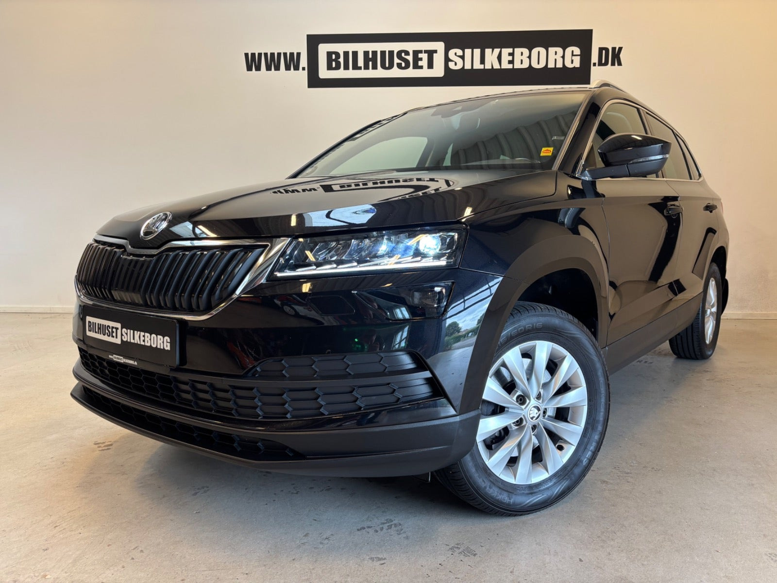 Sort Skoda Karoq fra 2018