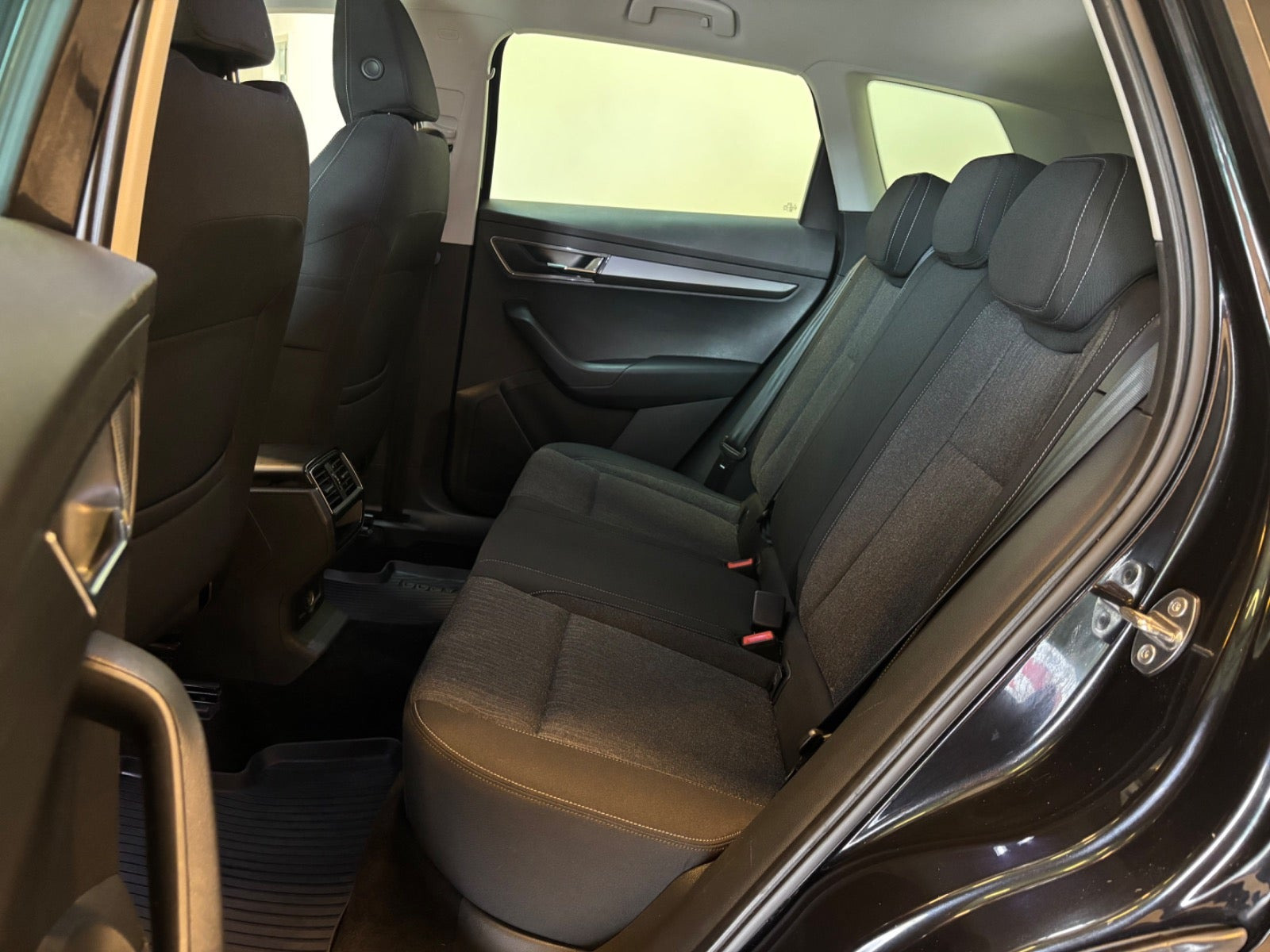 Sort Skoda Karoq fra 2018