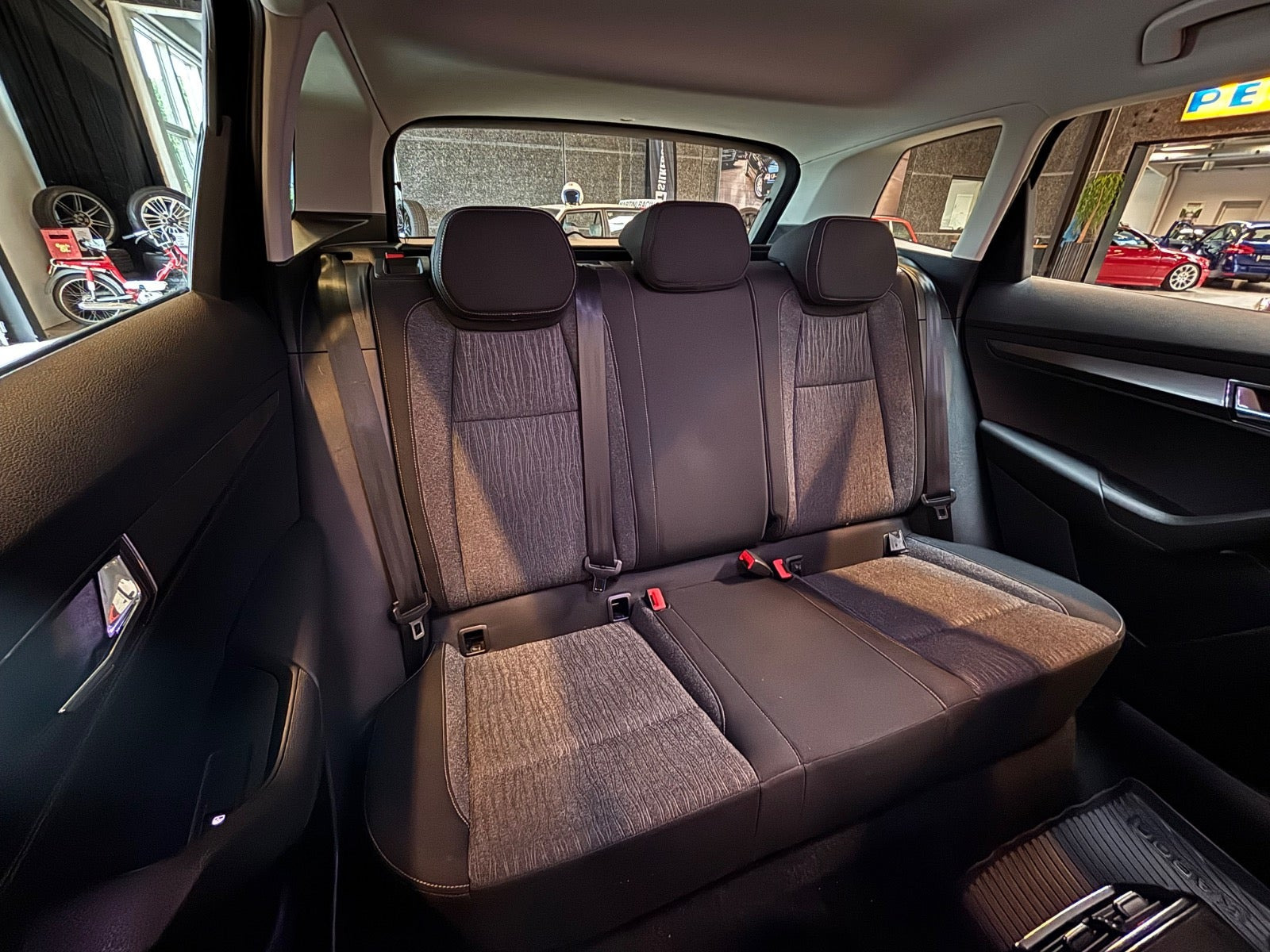 Sort Skoda Karoq fra 2018