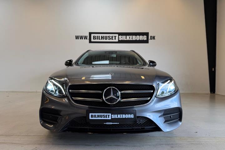 Brun Mercedes E300 de fra 2020