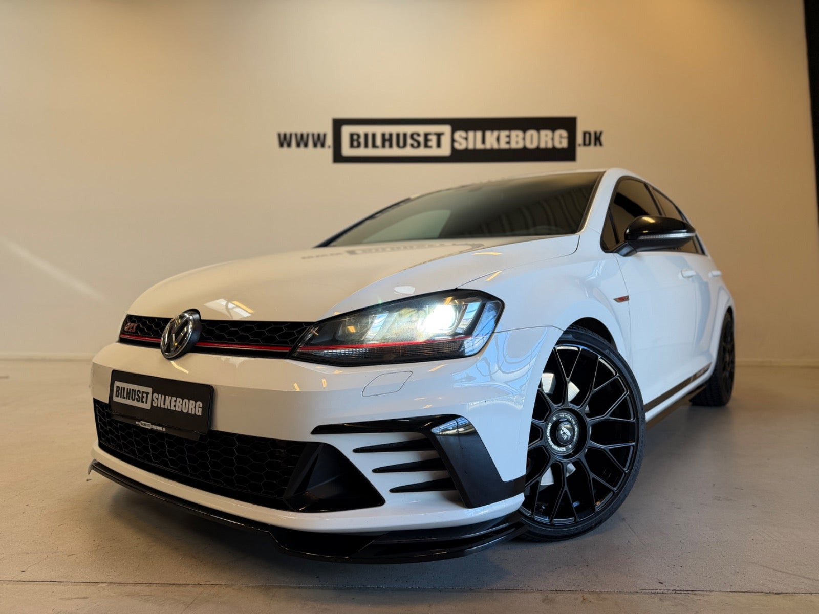 Rød VW Golf VII fra 2017