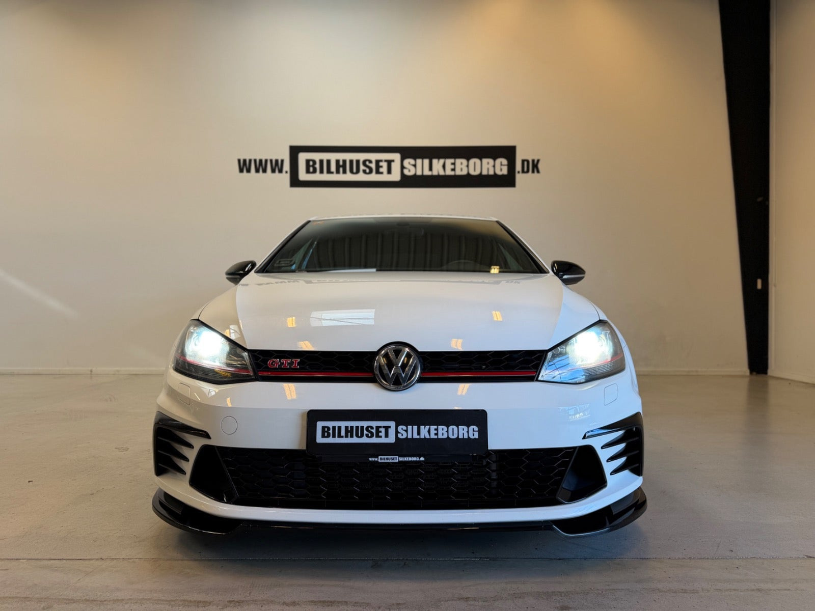 Rød VW Golf VII fra 2017