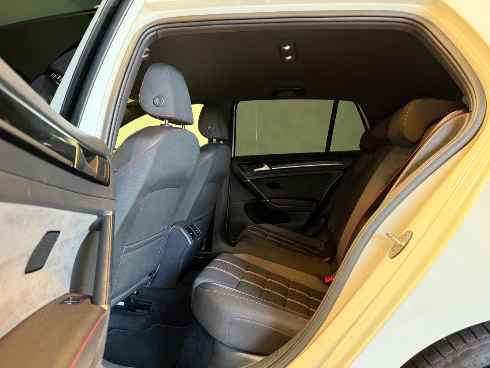 Rød VW Golf VII fra 2017