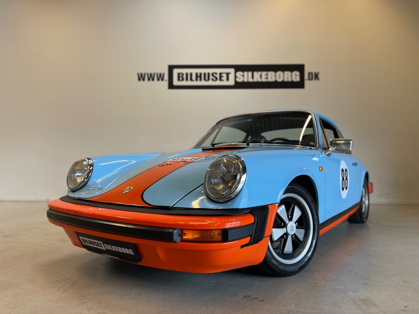 Gul Porsche 911 fra 1974
