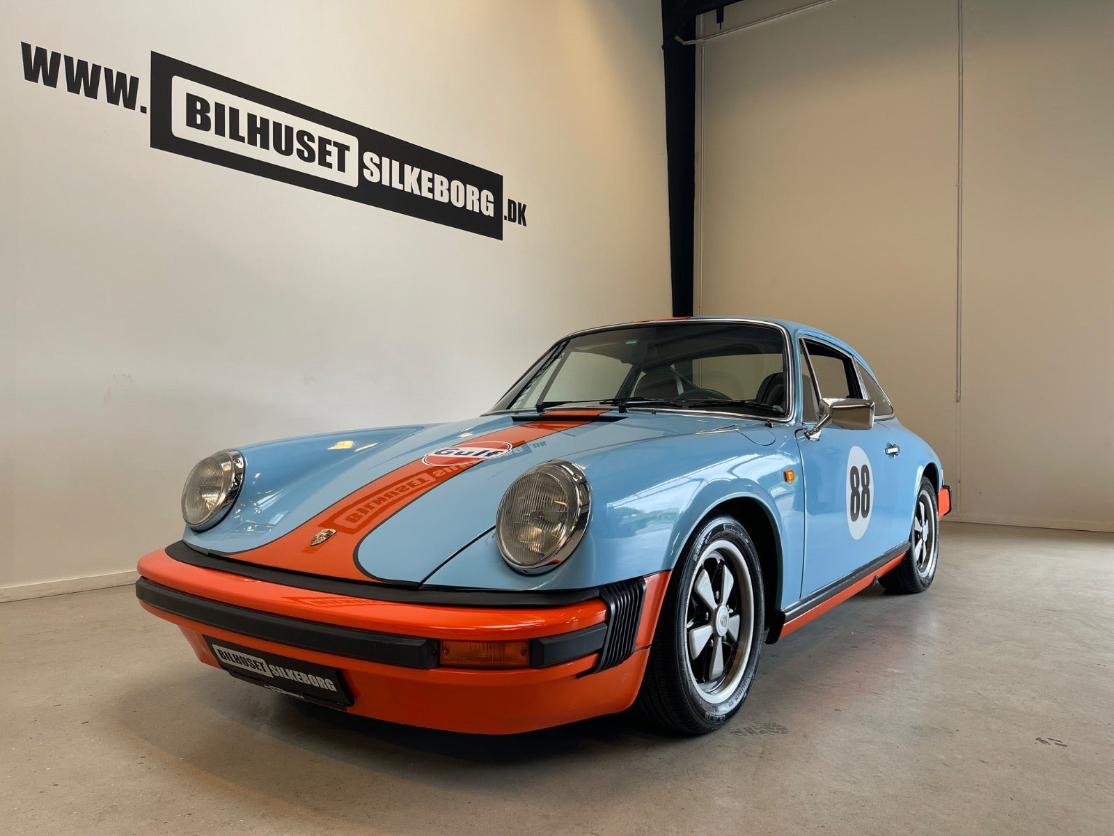 Gul Porsche 911 fra 1974