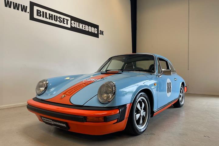 Gul Porsche 911 fra 1974