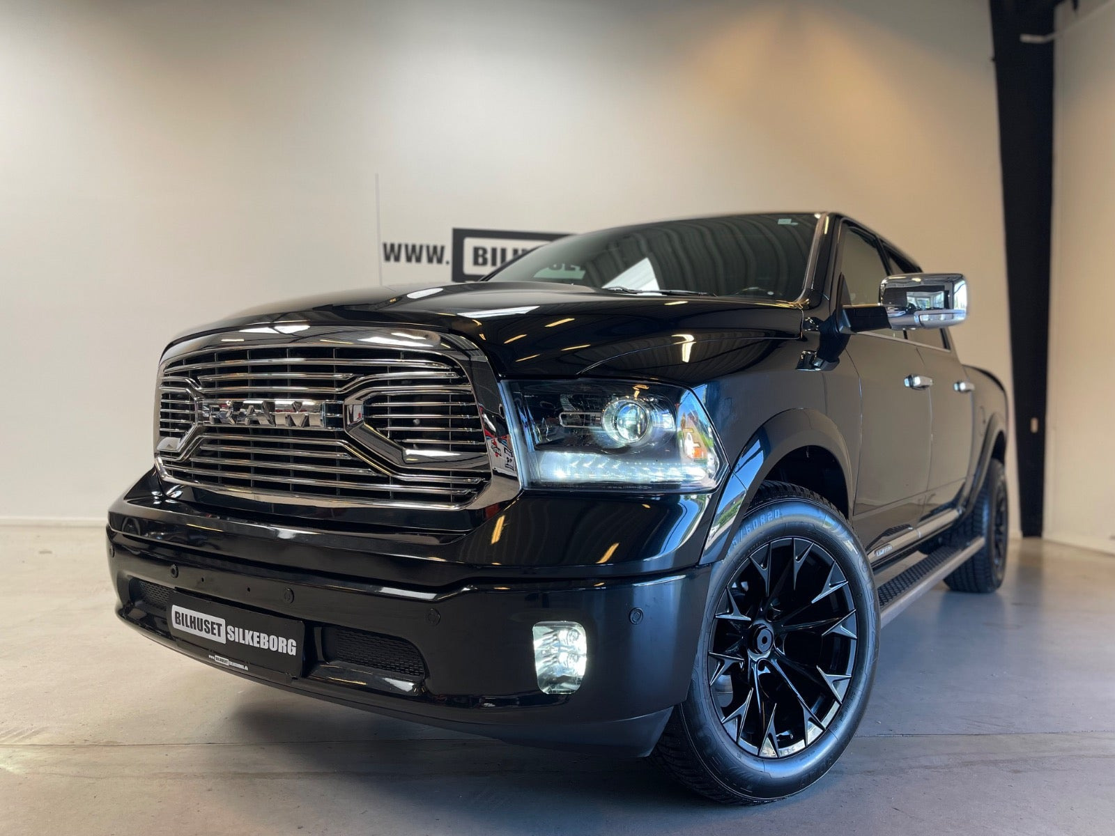Sort Dodge RAM 1500 fra 2016
